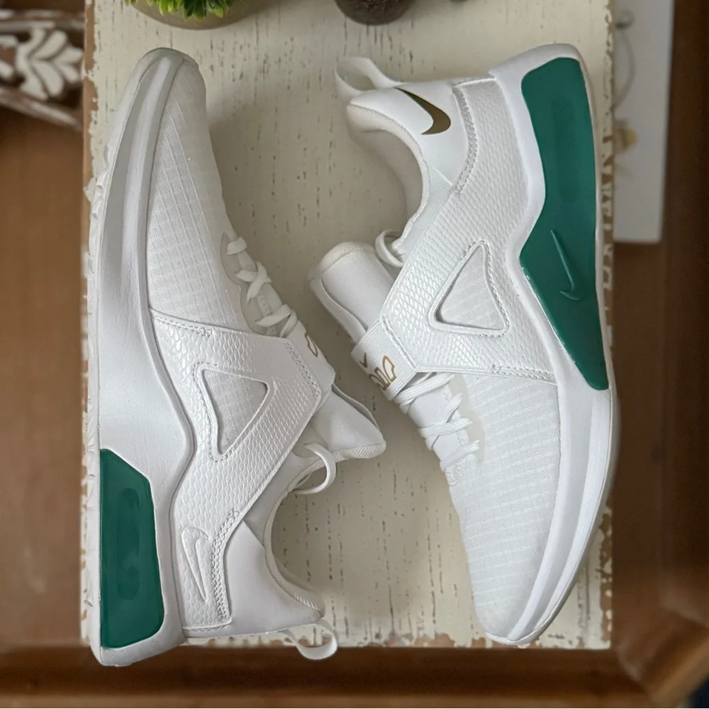 Nike Air Max Bella TR5 Sneakers - Picture 4 of 12